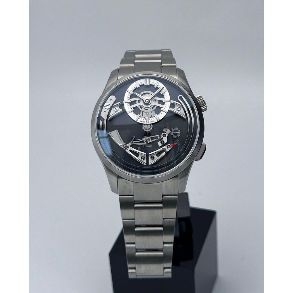 41mm • 2024 Christopher Ward C1 Bel Canto Nero Titanium Bracelet Automatic